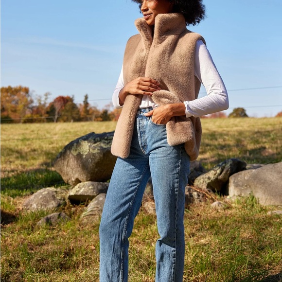 Alice Walk Camel Faux Fur Vest - Picture 3 of 3